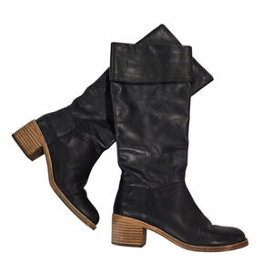 UGG Australia Carlin Sz 6 tall boots smooth black leather, a fold-over cuff